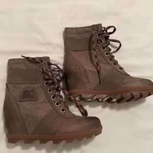 Sorel Lexie Leather 100% Waterproof Booties